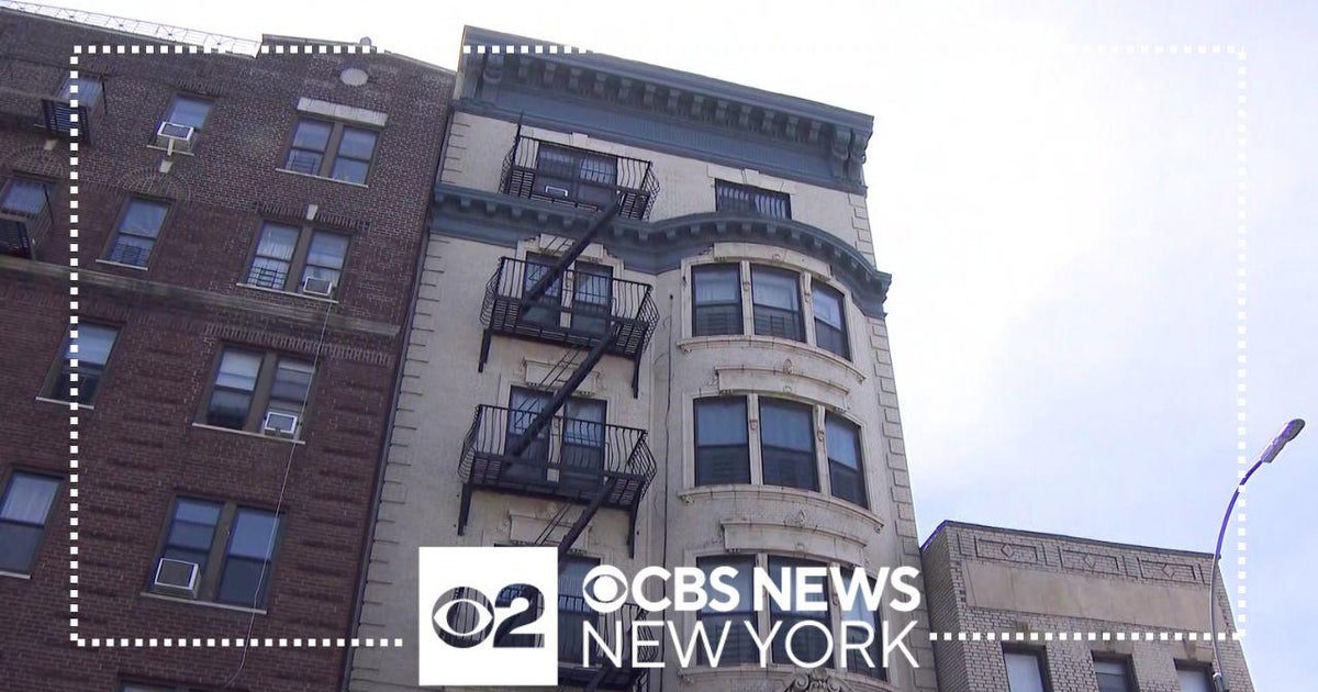 Police investigating death of 1-year-old girl in Brooklyn - CBS New York