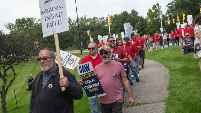 cbsn-fusion-uaw-automakers-still-far-apart-on-pay-with-strike-expansion-likely-after-friday-thumbnail-2311993-640x360.jpg 