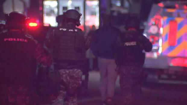 officers-in-body-armor-and-helmets-at-scene-of-standoff-in-upper-darby-pa.jpg 