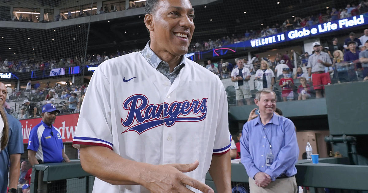 2-time AL MVP Juan González, one of baseball's best sluggers in the '90s,  honored by Texas Rangers - CBS Texas