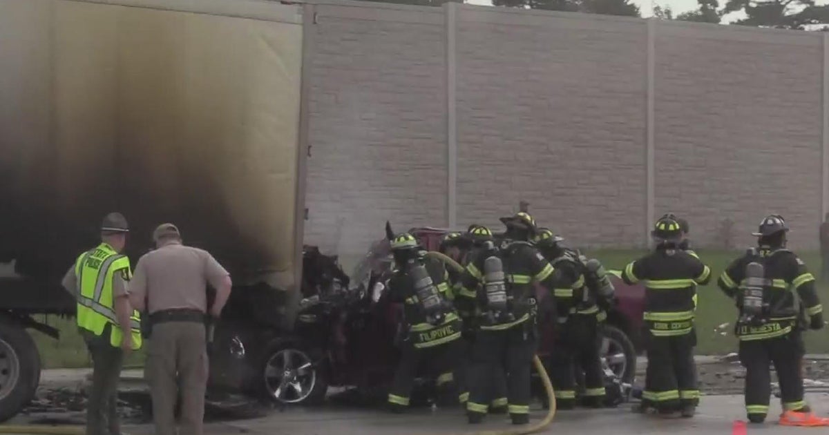 Pickup truck catches fire in crash on I-88 in Chicago suburbs - CBS Chicago