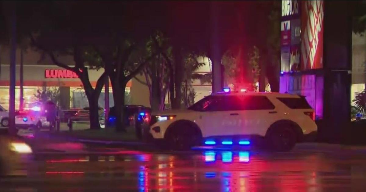 Man, girl killed in murder-suicide at Miami Gardens procuring plaza, police say