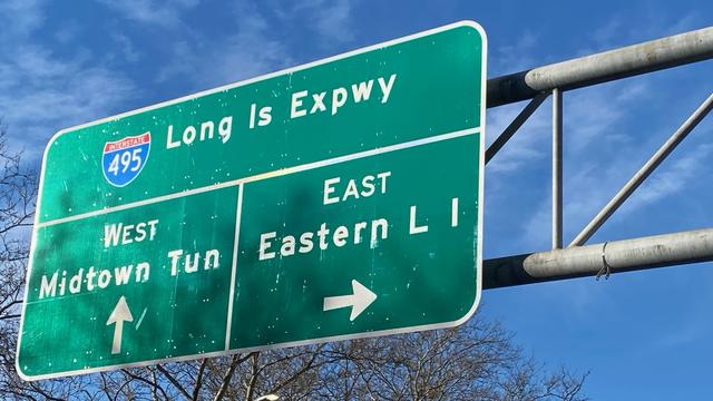 Interstate 495, Long Island Expressway, LIE, road sign with directions to New York City or Long Island 