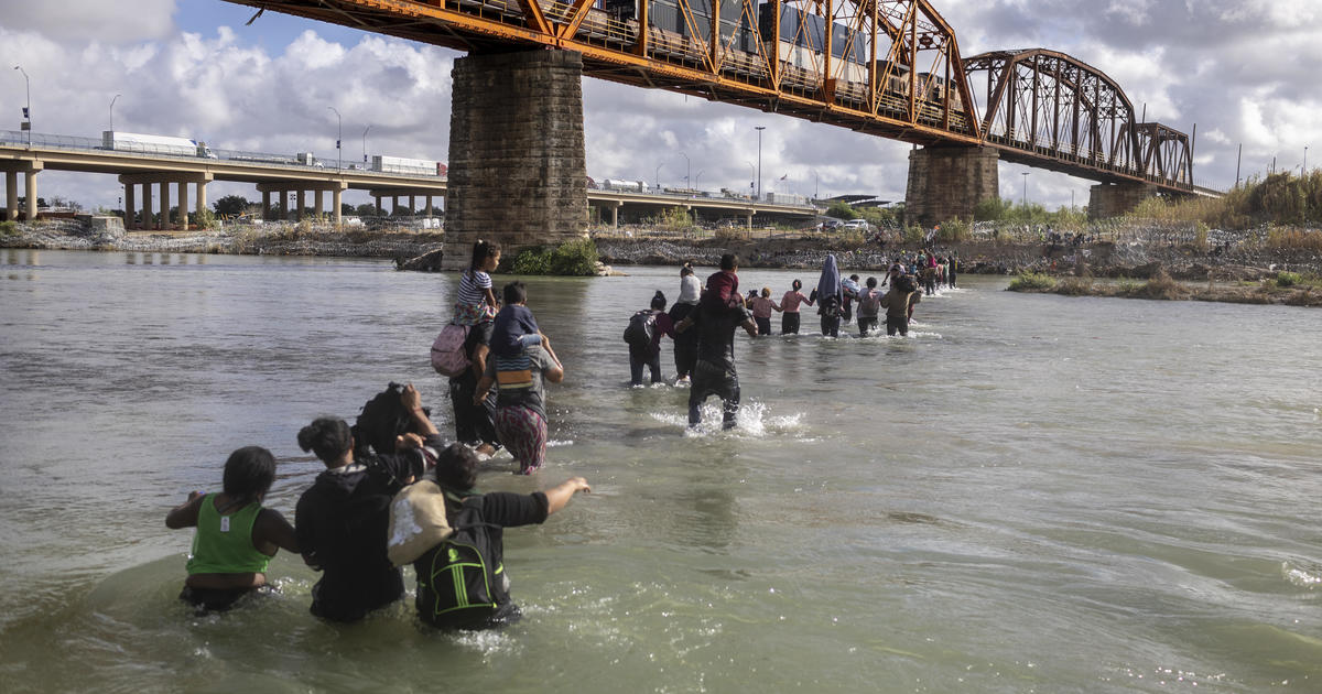 Unlawful crossings along southern border reach yearly high as U.S. struggles to contain mass migration