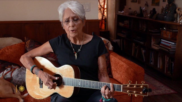 joan-baez-with-guitar.jpg 