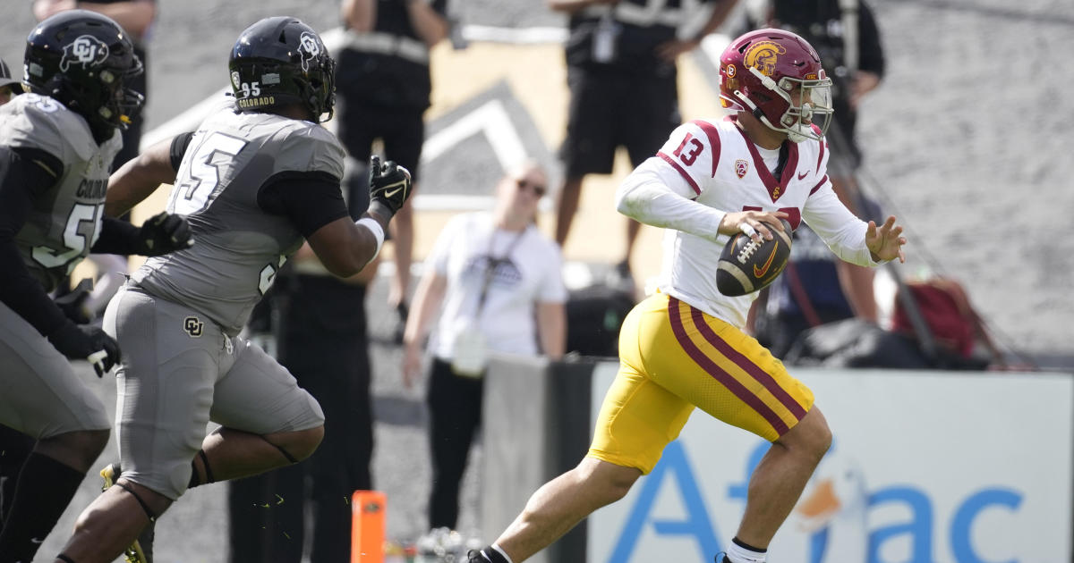 Injured receiver/defensive back Travis Hunter helps Colorado by lending his  expertise as a coach - CBS Colorado