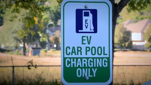ev-charging-sign.jpg 