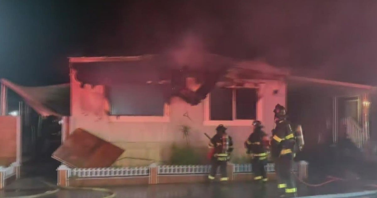 Fire damages mobile home in Lathrop