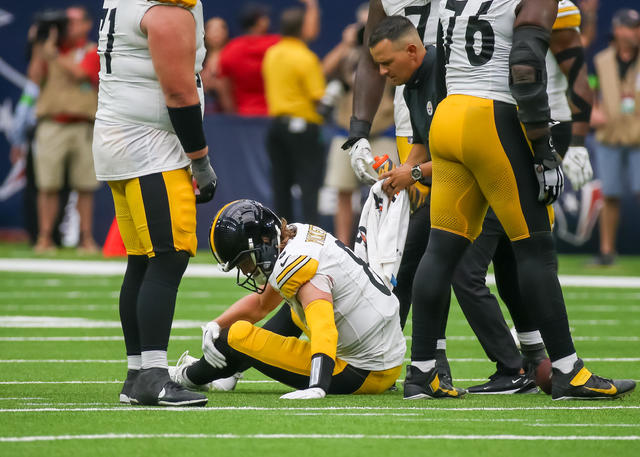 Steelers QB Kenny Pickett leaves loss against Texans after injuring knee –  NewsNation