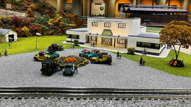 kdka-allegheny-county-airport-miniature-railroad.png 