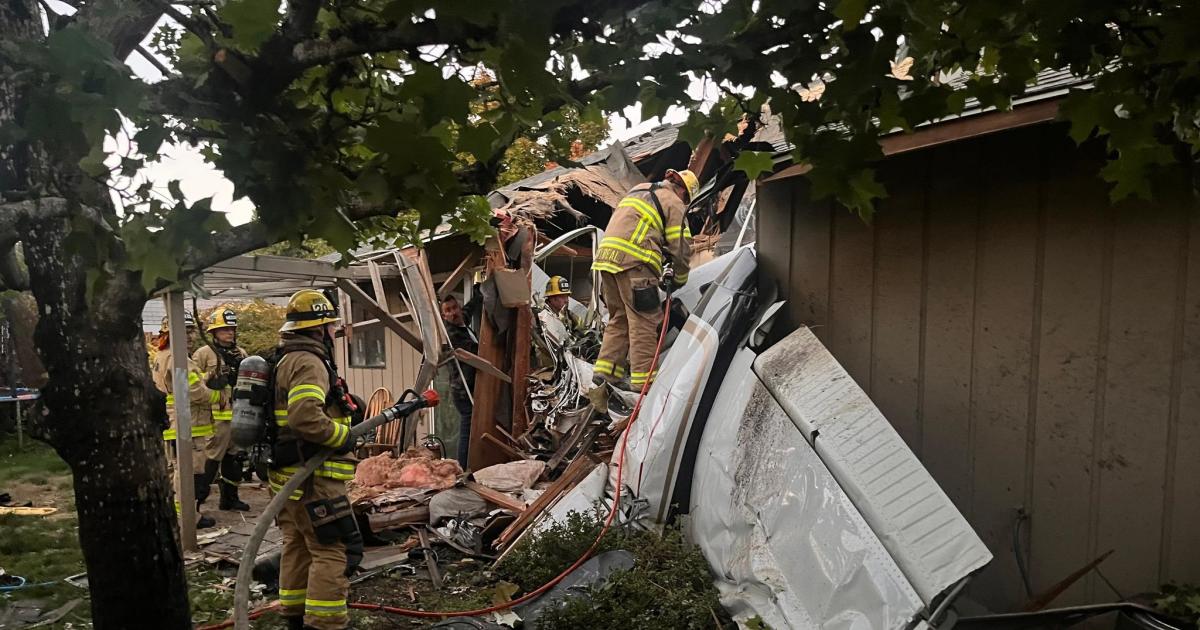 Plane crashes through roof of Oregon home, killing 2 and injuring 1