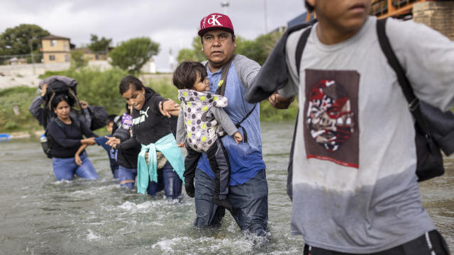 Surge In Migration Overwhelms Texas Border City Of Eagle Pass 