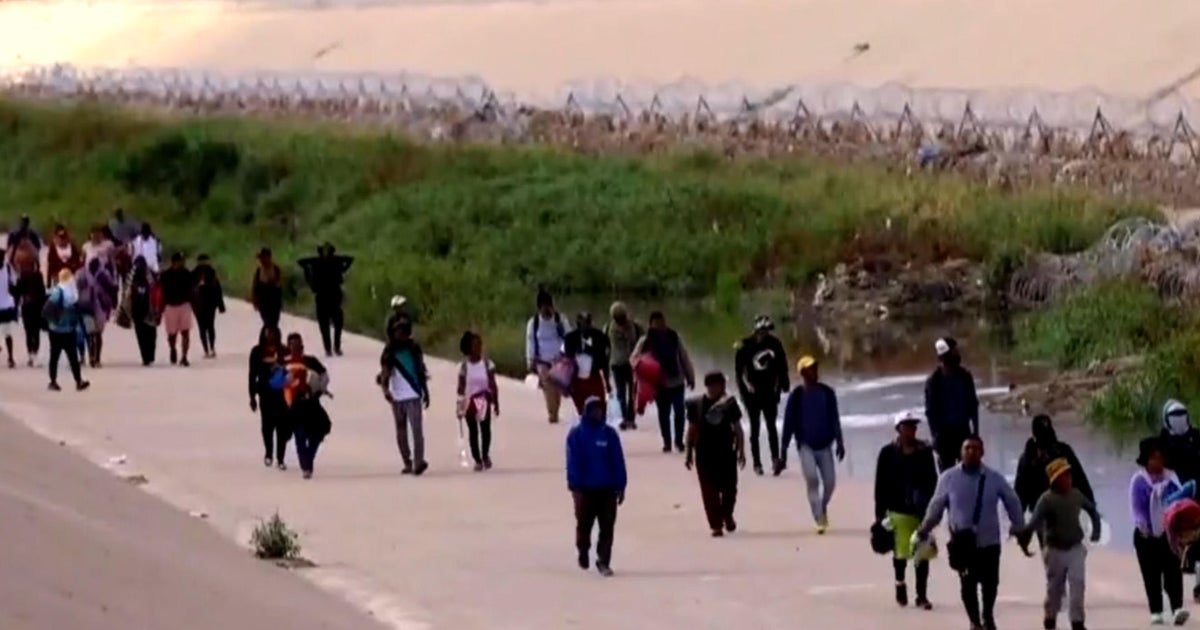 White House to allow new wall construction along southern border