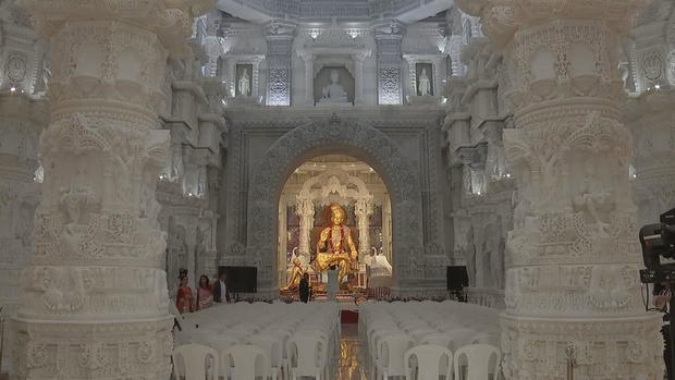 second-largest-hindu-temple-interior.jpg 