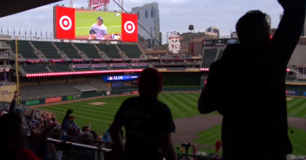 Fans gather to watch Twins take on Astros in the ALDS 