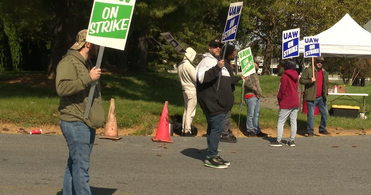 UAW workers walk out of Macungie Mack Truck plant after voting down tentative agreement - Vimarsana News
