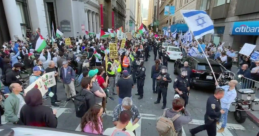 Hundreds on both sides of IsraelPalestinian divide rally in San Francisco