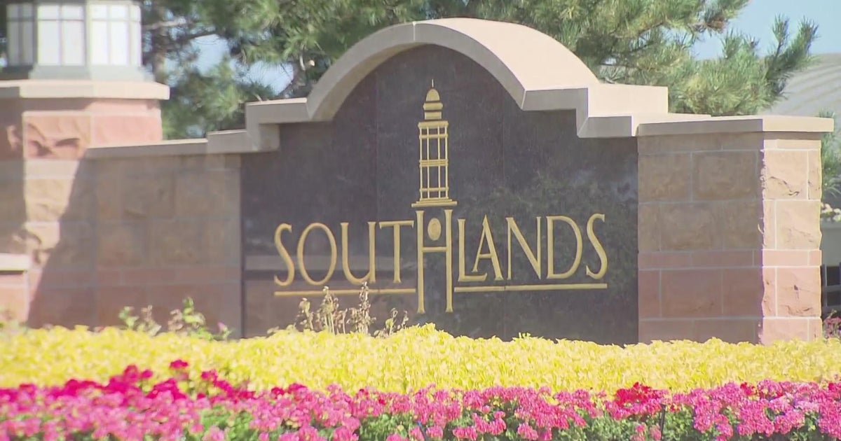 Teen turns self in to Aurora police in deadly shooting at Southlands