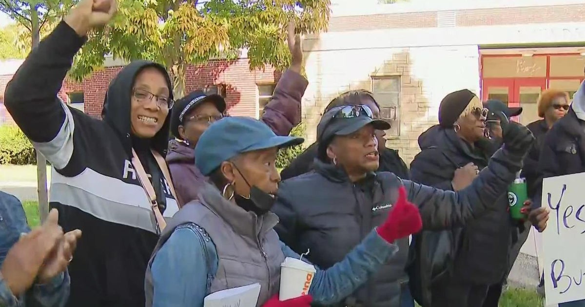 Chicagos process to house thousands of migrants frustrates alderpeople residents Chicagos process to house thousands of migrants frustrates alderpeople residents