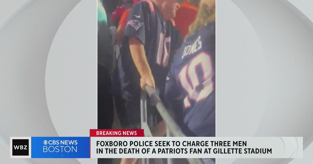 Patriots fan dead after game fight had medical issues: Cops