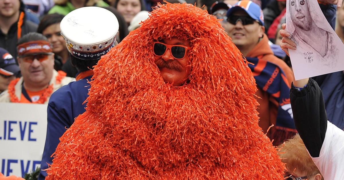 Denver Broncos linebacker Nik Bonitto walks off the field after a preseason  NFL football game against the Buffalo Bills in Orchard Park, N.Y.,  Saturday, Aug. 20, 2022. (AP Photo/Adrian Kraus Stock Photo 