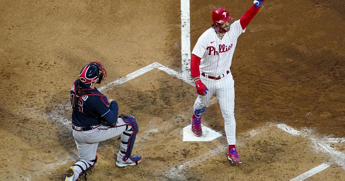 Burrell has a blast: Slugger's late homer lifts Phillies to