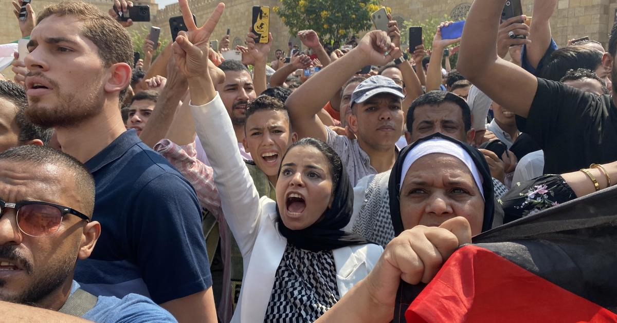 Десетки хиляди мюсюлмани демонстрираха в петък в Близкия изток в