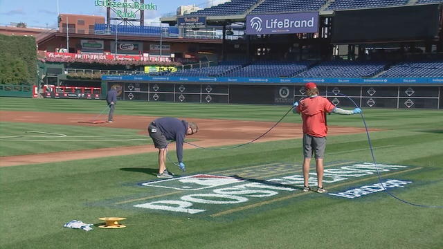 It's Always Sunny in Philadelphia crew attends Phillies-Diamondbacks NLCS  Game 2 - CBS Philadelphia