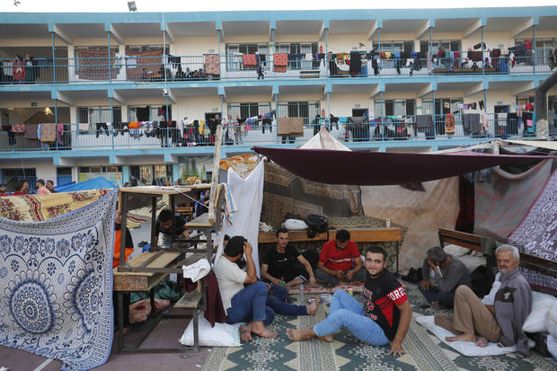 Palestinians in Gaza take refuge in UN schools 