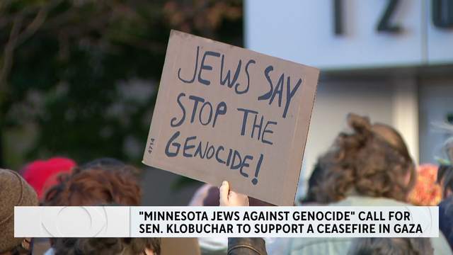 anvato-6463733-extended-protesters-urge-sen-klobuchar-to-support-cease-fire-in-gaza-71-7356.png 