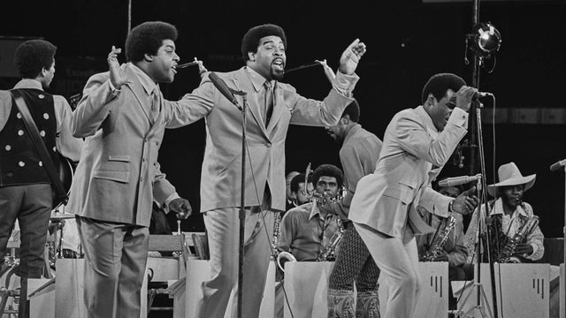 The Isley Brothers Play Yankee Stadium 