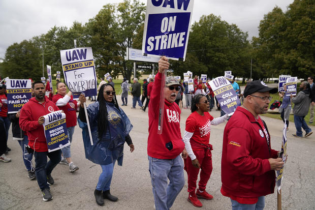 AP Poll Auto Workers Strikes 