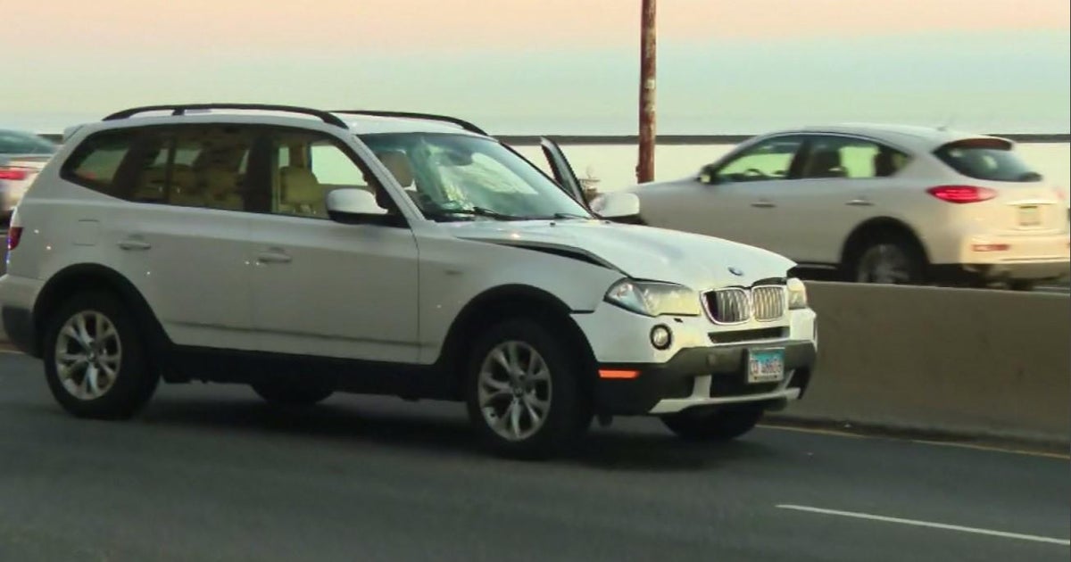 Pedestrian hit by car on DuSable Lake Shore Drive - CBS Chicago