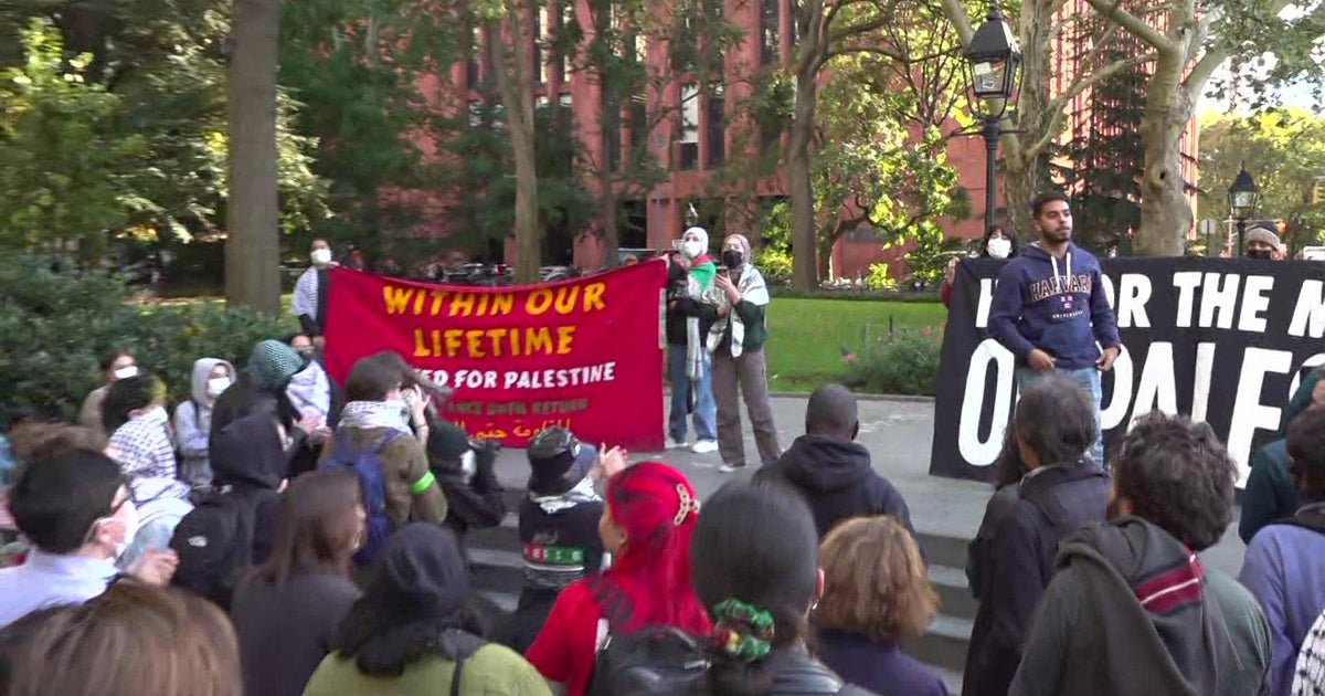 Pro-Palestinian and pro-Israeli demonstrators gather in Washington Square Park - Vimarsana News