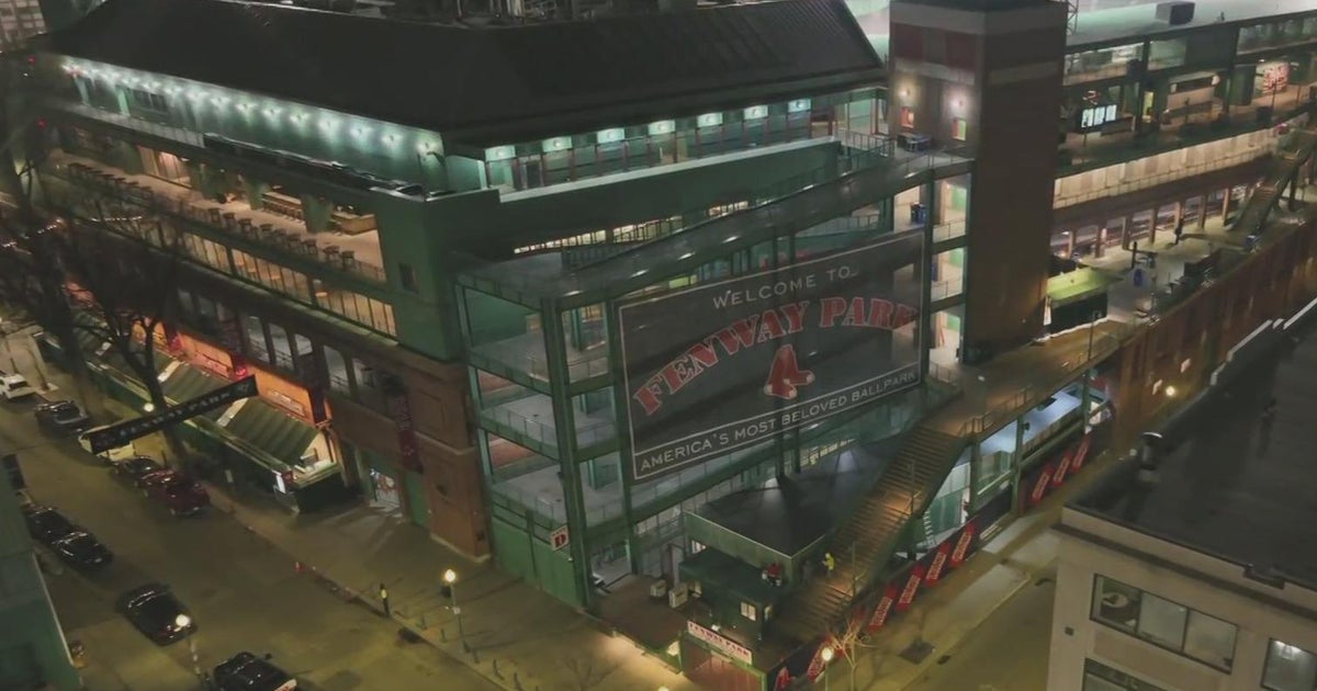 Fenway Park To Show Hocus Pocus For Halloween Movie Night CBS Boston fenway-park-to-show-hocus-pocus-for-halloween-movie-night-cbs-boston