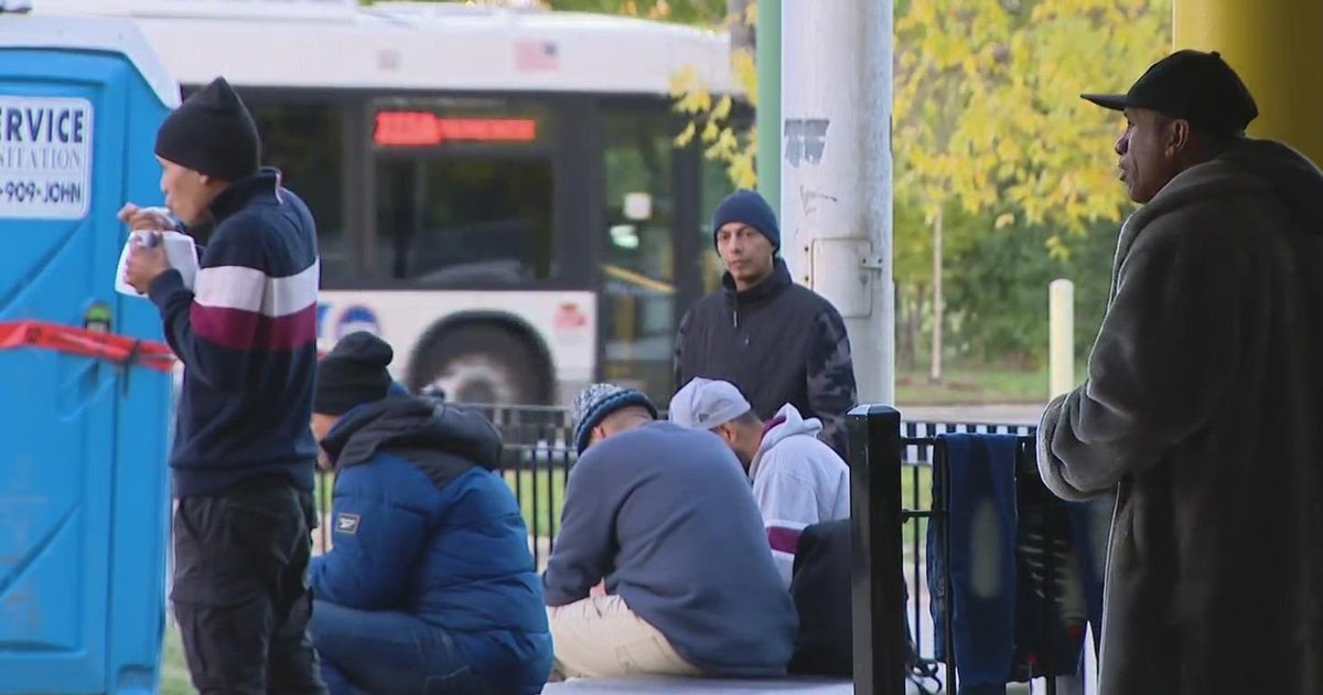 Colder Chicago weather presents yet challenge for migrants - Vimarsana News