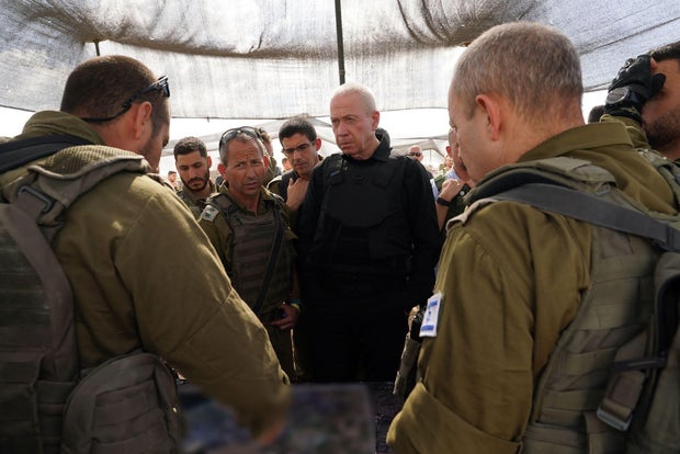 Israeli defense minister meets with troops at Gaza border