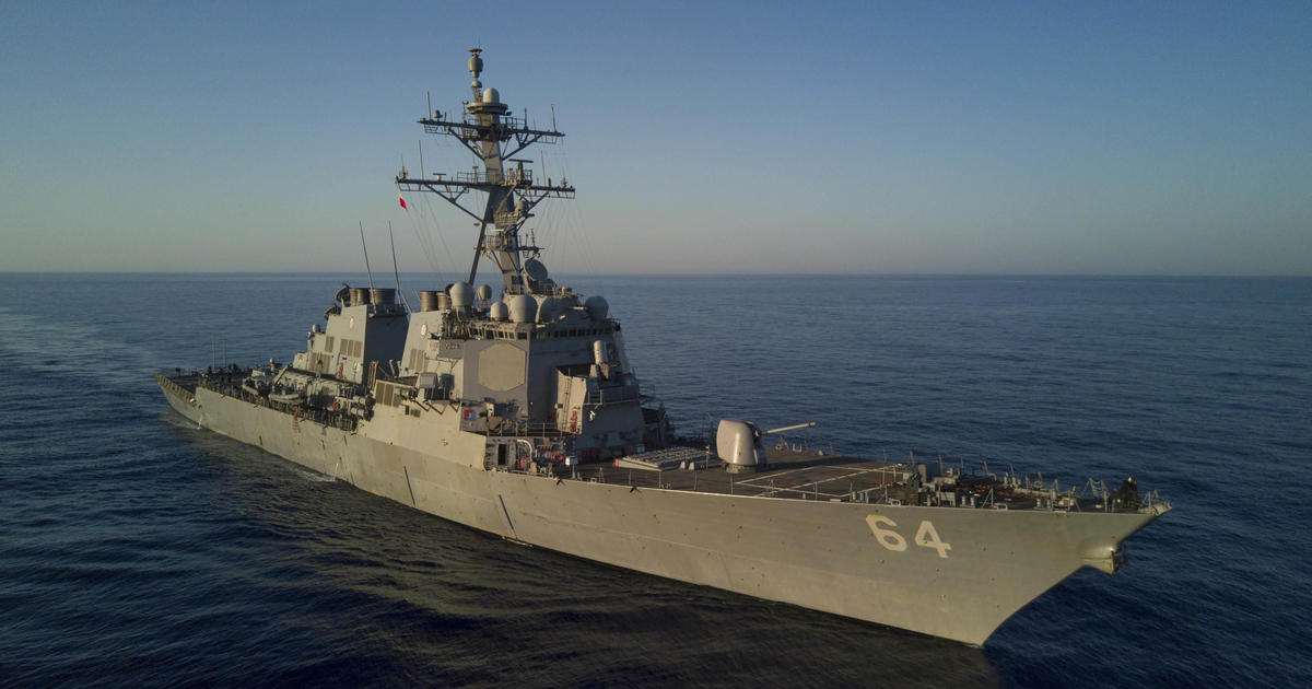 Военен кораб на ВМС на САЩ в четвъртък свали три