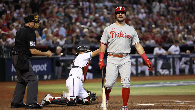 New Jersey vintage clothing store cashing in on Phillies' postseason  success - CBS Philadelphia