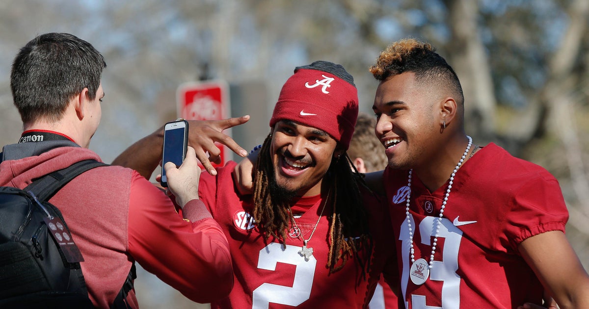 Eagles’ Jalen Hurts, Dolphins’ Tua Tagovailoa permanently connected, forge respect for tenure at Alabama Eagles’ Jalen Hurts, Dolphins’ Tua Tagovailoa permanently connected, forge respect for tenure at Alabama