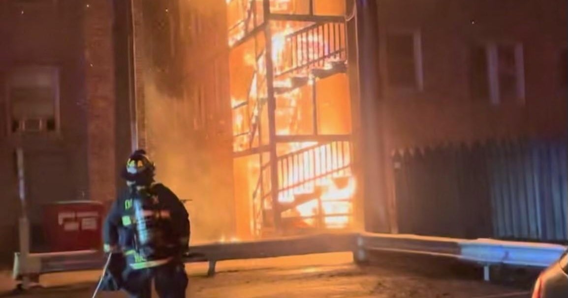 Woman critically hurt in suburban Chicago apartment fire - CBS Chicago