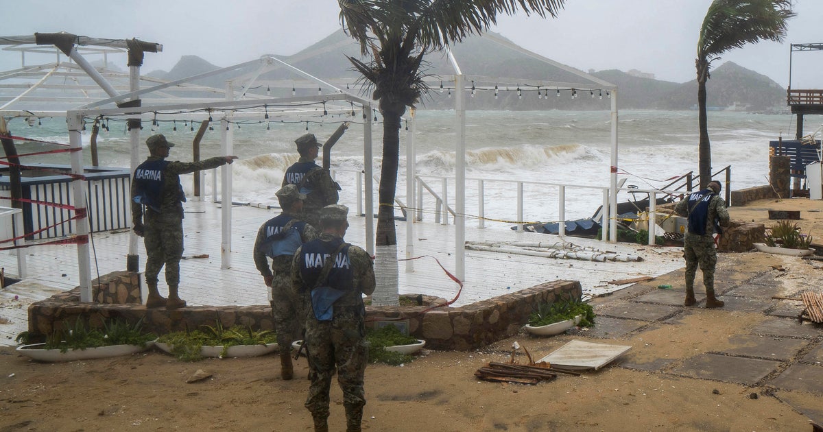 Norma toca tierra cerca de Los Cabos Resorts en México