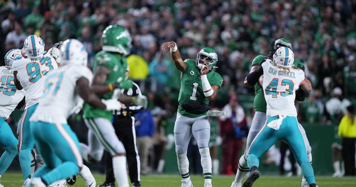 Relive the Sunday Night Football win: Eagles defeat Dolphins 31-17