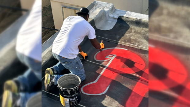 philadelphia-roofer-artist-team-up-to-paint-city-red-with-phillies-pride-2.jpg 