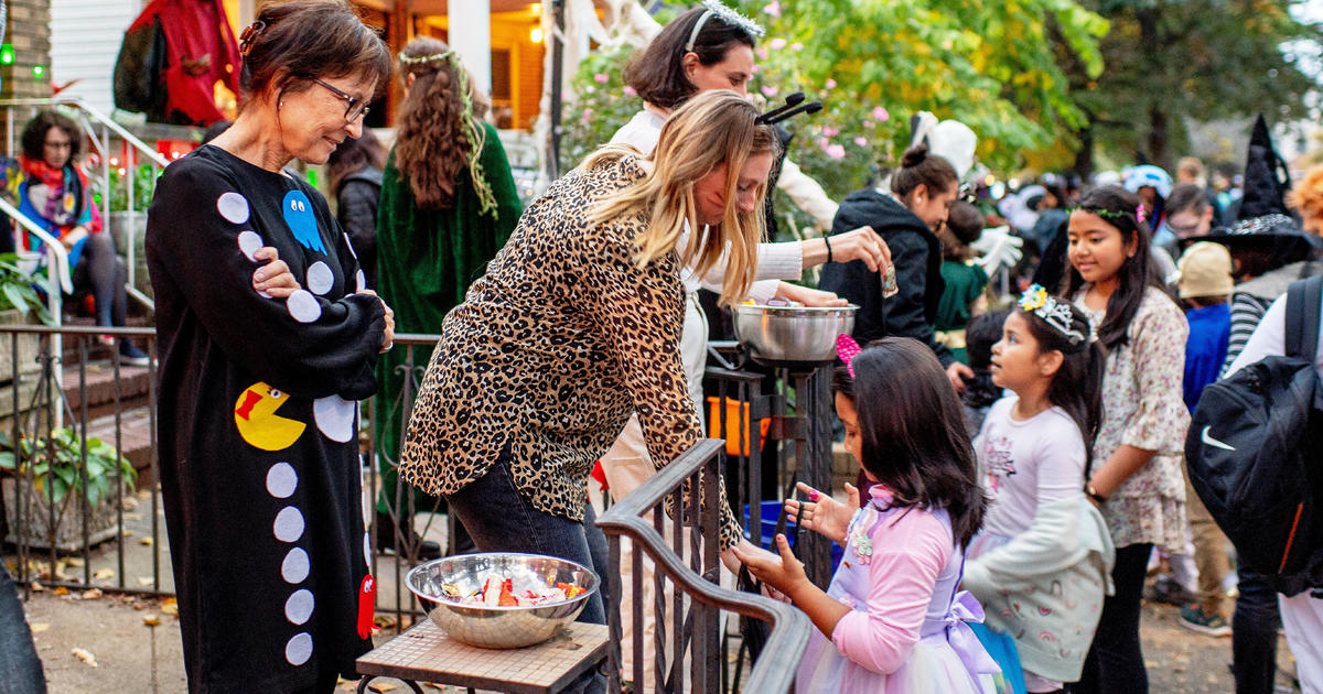 Hocus Pocus screening, trick-or-treating planned at Fenway Park as part of  Halloween Movie Night - Boston News, Weather, Sports