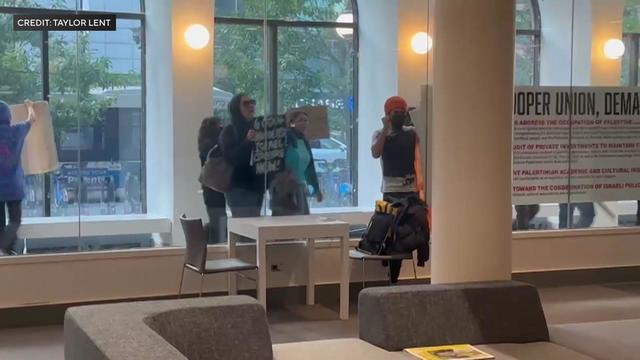 Video shows pro-Palestinian demonstrators walking down a glass hallway outside a library -- chanting, holding signs and banging on glass. 