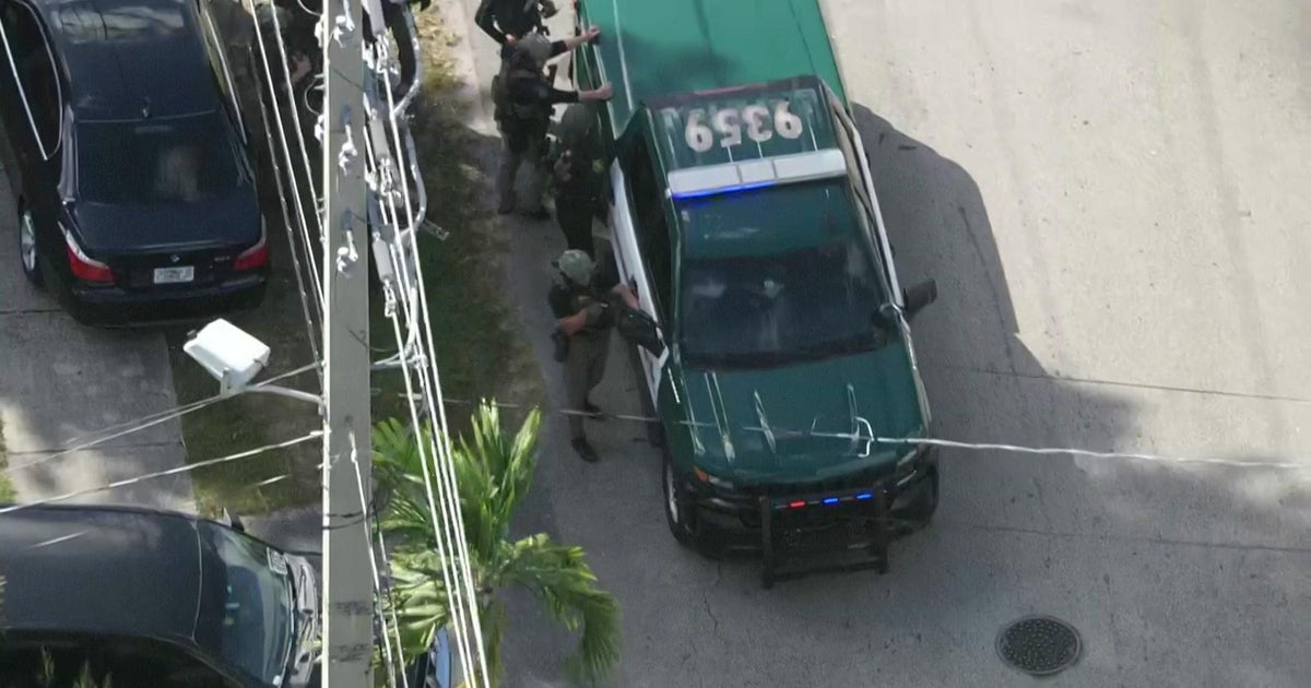 BSO SWAT responds to reported barricaded issue problem in West Park BSO SWAT responds to reported barricaded issue problem in West Park