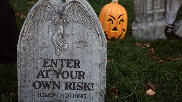Houses Decorated For Halloween In Canada