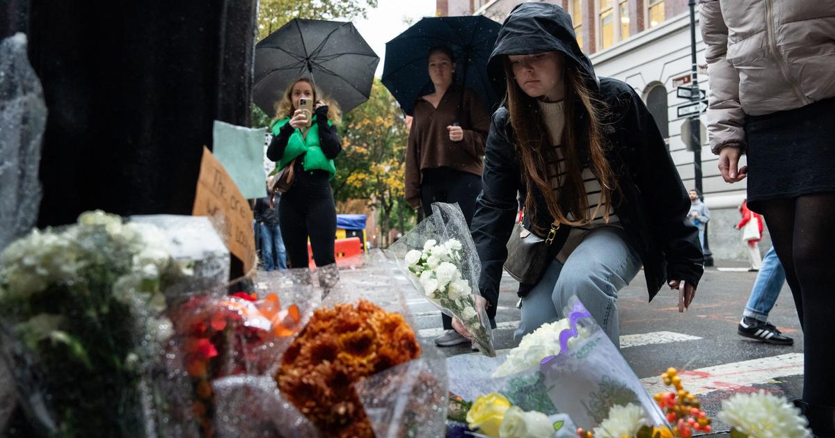 Matthew Perry memorial outside NYC Friends apartment grows as fans leave  flowers and heartfelt tributes to late star following his shock death aged  54