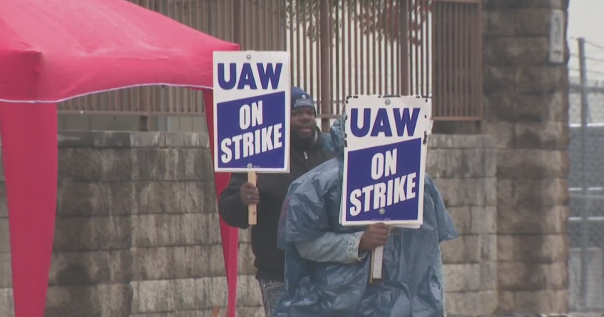 UAW members at Arlingtons GM plant want their fair share UAW members at Arlingtons GM plant want their fair share
